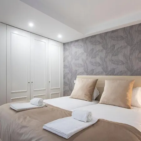 Center 2br Flat W/ Ac By Lovelystay * Porto