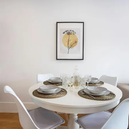 Center 2br Flat W/ Ac By Lovelystay פורטו