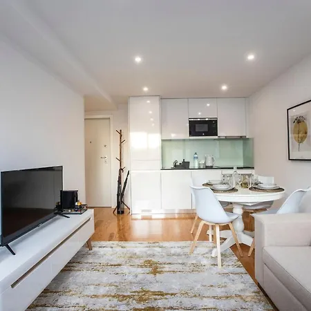 Center 2br Flat W/ Ac By Lovelystay *