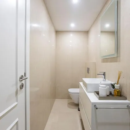 Center 2br Flat W/ Ac By Lovelystay דירה *