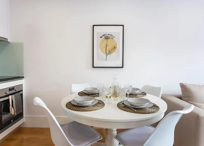 Center 2br Flat W/ Ac By Lovelystay Πόρτο