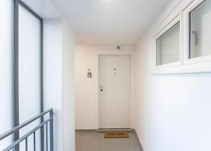 Center 2br Flat W/ Ac By Lovelystay アパート